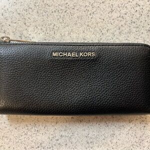 Michael Kors Jet Set Zip Wallet